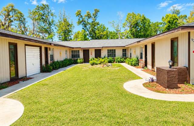 Spacious 3 Bedroom / 2 Bathroom Apartment with Private Garage Gallery 4