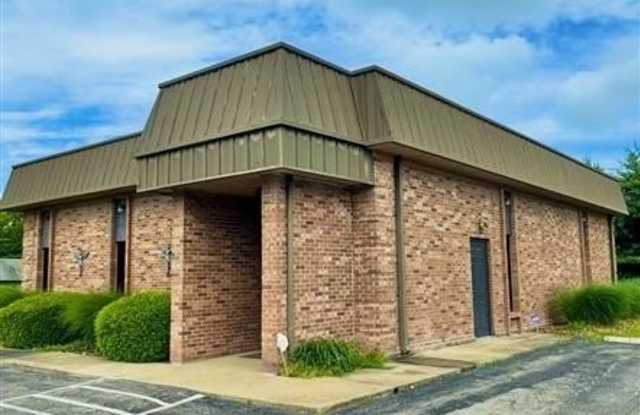 100 Greenbriar Drive photos photos