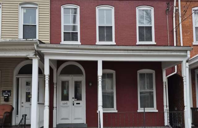 137 E NEW Street Gallery 1