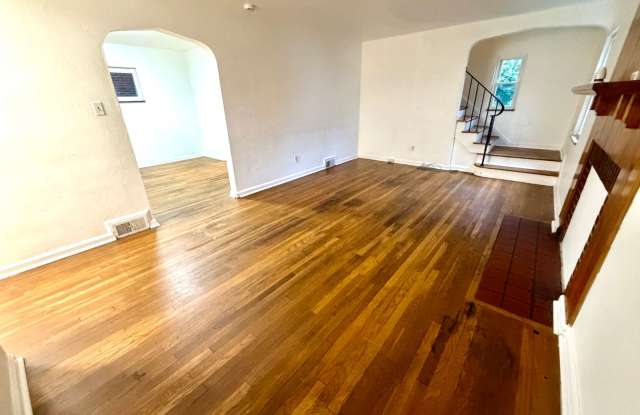 Crafton - 3 Bedroom 1 Bath Home for Rent Gallery 3