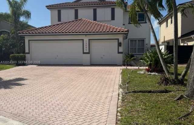 13590 SW 144th Ter photos photos