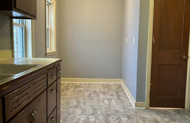 2144 2nd Avenue West - 2 photos photos