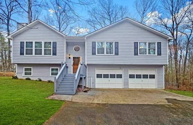 Charming 4BR/3BA Split-Level Retreat on a Secluded Wooded Lot in Hiram photos photos