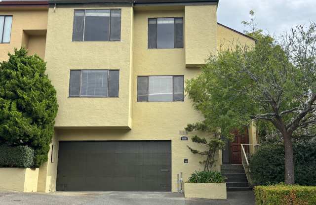 Updated 3BR Townhome in Forest Knolls with parking photos photos