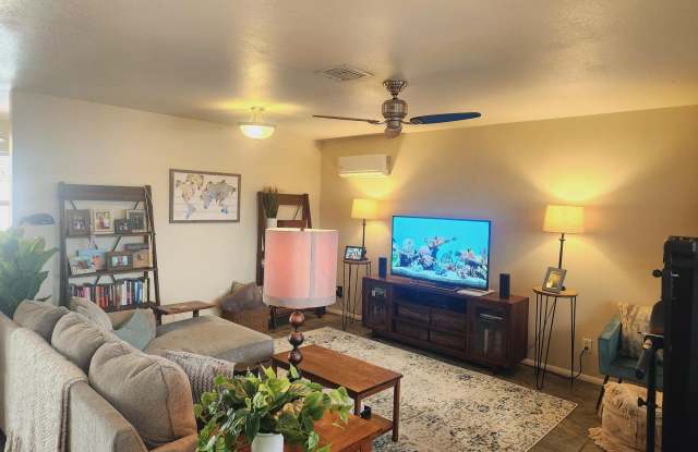 2902 E GROVERS Avenue Gallery 3