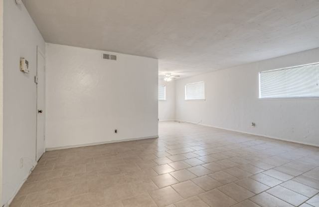 Updated in NE OKC for rent! Minutes to Broadway Extension/235 and Downtown! Gallery 3