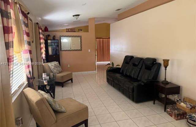 3293 W 77th Pl # 3293, Hialeah, FL 33018 Gallery 4