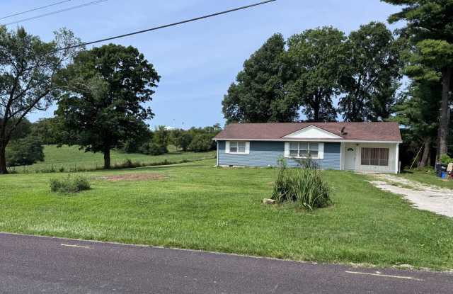 Comfortable Living Near City Conveniences: Charming 3BR Home on S Rustic Rd photos photos