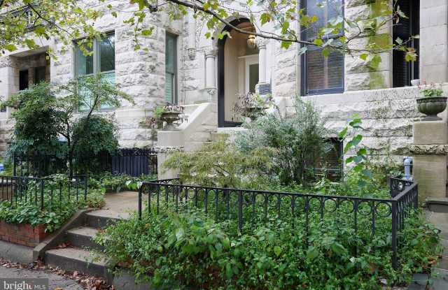 1702 Q Street NW unit: 2 photos photos