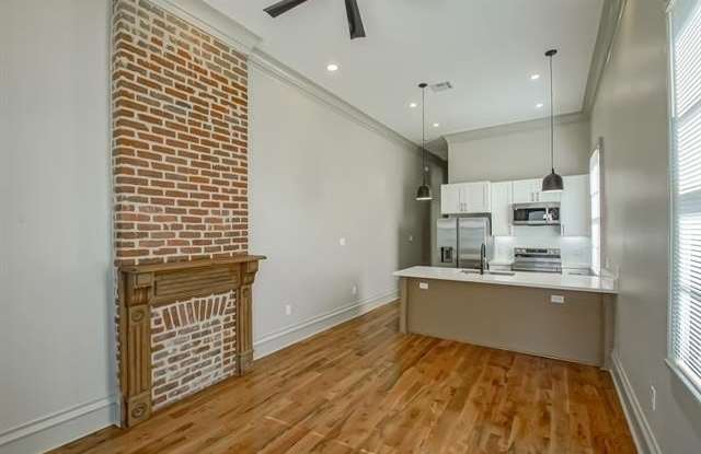 1933 FOURTH Street Gallery 3