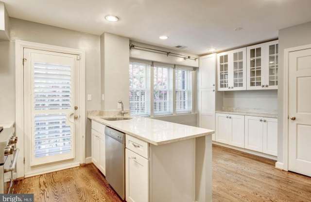 4463 GREENWICH PARKWAY NW Gallery 3