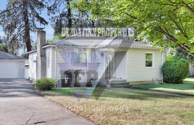 Charming Shadle District 3 bedroom with RV Parking photos photos