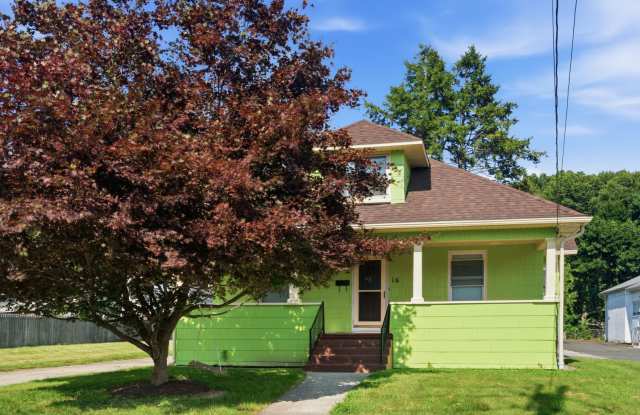 Newly Remodeled 4-Bed Single Family Home for Rent in South Hadley! Gallery 1