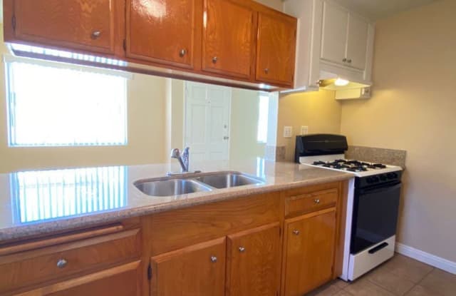 10793 CHESTNUT AVE - 10793 Chestnut St, Los Alamitos, CA 90720