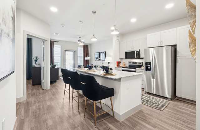 Promenade Apartments - 55+ Senior Apartments Gallery 2