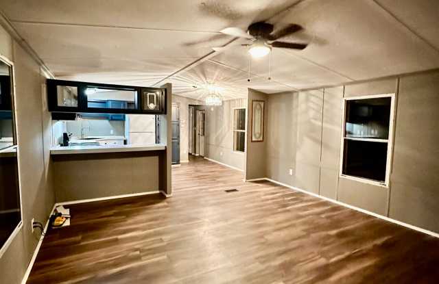 9 Illini East Gallery 1