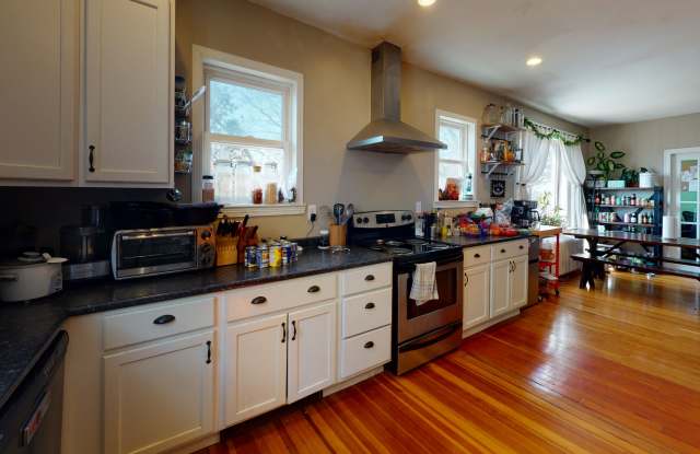 70 Larch St photos photos