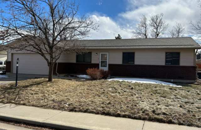 3 Bedroom, 2 bath house with Oversized Garage - 1578 Carol Drive, Loveland, CO 80537