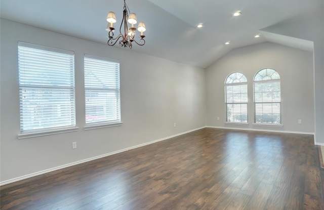 3900 Hollow Lake Road Gallery 3