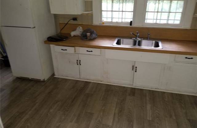 5226 Tuckaseegee Road Gallery 3