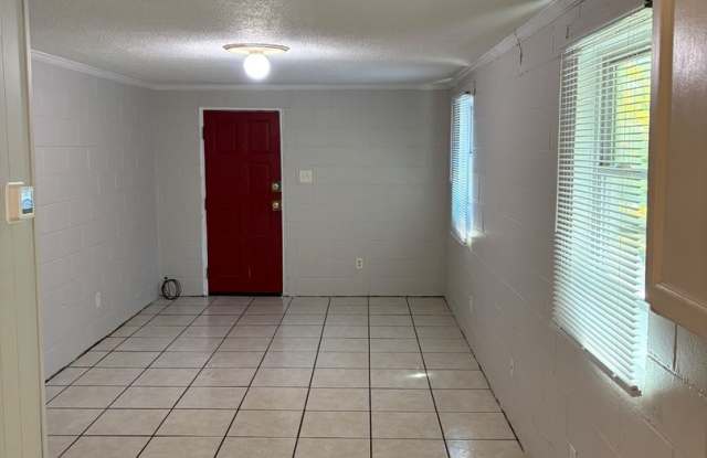 2 bed 1 bath house near Five Points! $975/month - All new appliances! Gallery 3