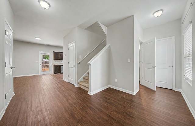 310 Saint Lucas Court Gallery 2