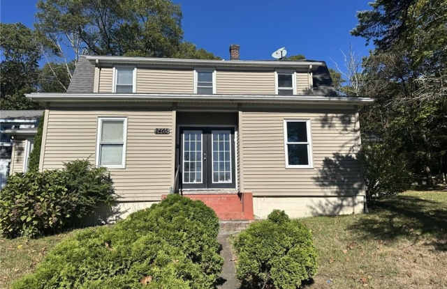 2465 Hartford Avenue photos photos
