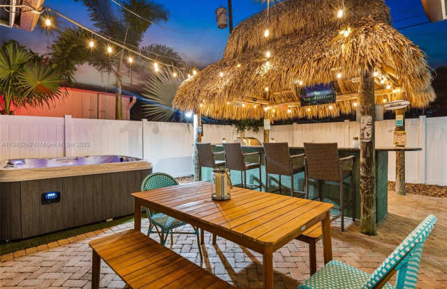 2580 SE 2nd Ct - 2580 Southeast 2nd Court, Pompano Beach, FL 33062