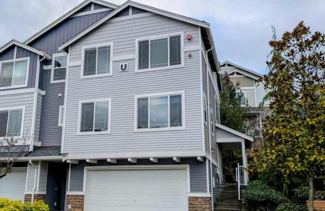 $1000 MOVE-IN SPECIAL! Lynnwood 3 bdrm with Bonus/Media Room - 15720 Manor Way, North Lynnwood, WA 98087