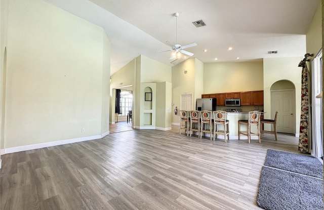 218 N HAMPTON Drive Gallery 4