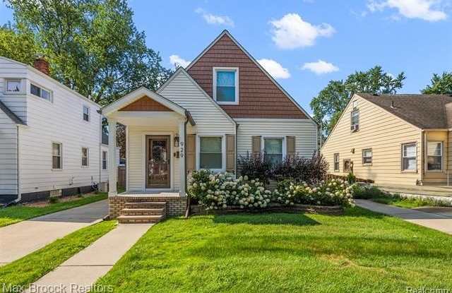 929 Cambridge Road photos photos
