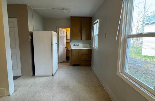 Hard to find 1bdrm, 1 bath with all basic utilities paid photos photos