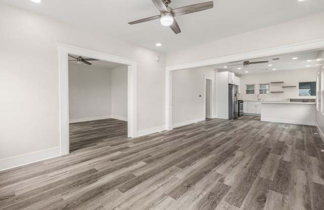 2715 Columbia Street photos photos