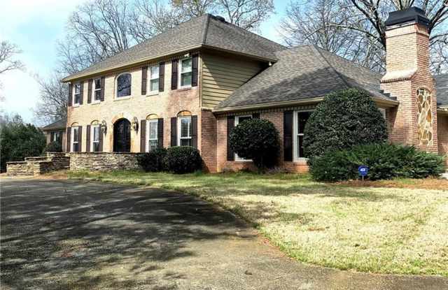 1555 Chevron Drive Gallery 3