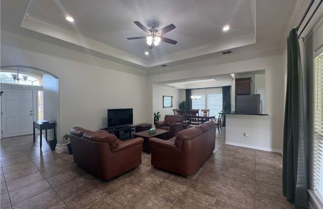 1921 Woodbend Drive Gallery 2