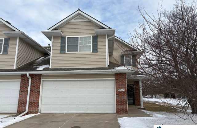 3 bedroom townhome - SE Lincoln - 6914 Milan Drive, Lincoln, NE 68526