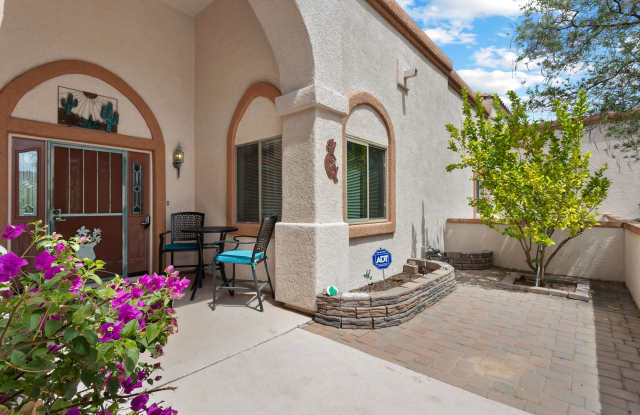 1348 W Cactus Moon Pl Gallery 3