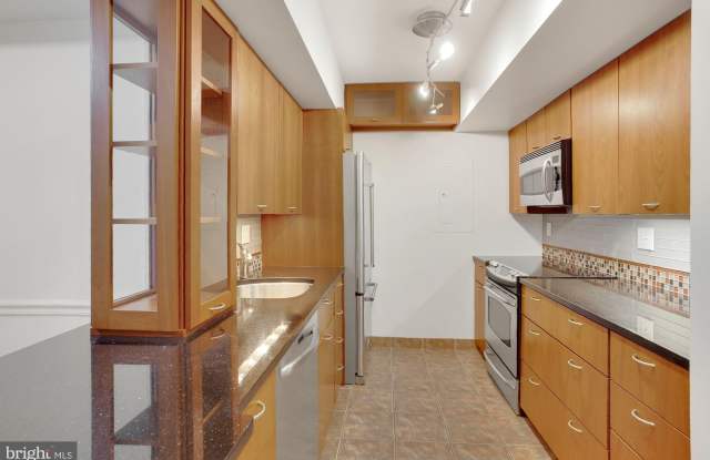 2400 CLARENDON Boulevard Gallery 2