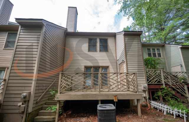 Charming 2BR & 2.5BA Townhome with Dual Primary Suites in Woodstream Glen Gallery 4