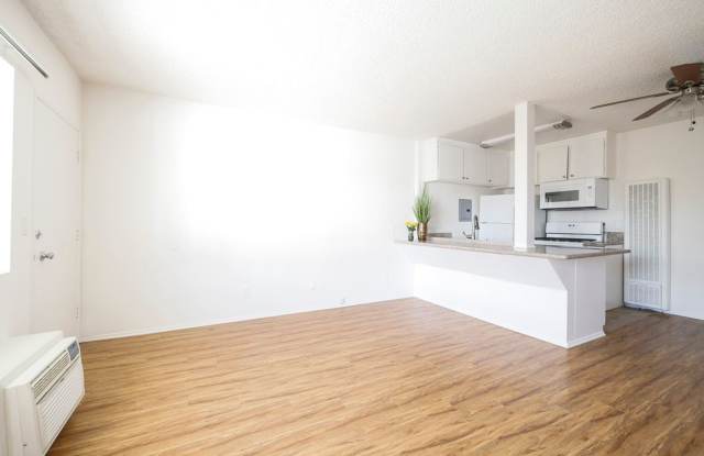 15925 Victory Blvd. Gallery 4