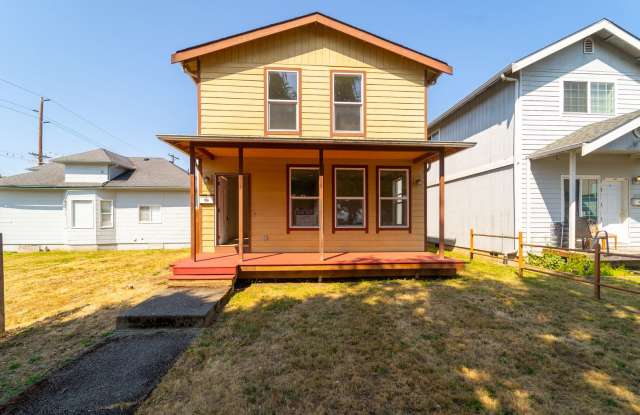 Spacious 3 Bedroom / 2.5 Bathroom Single Family Home Available in Tacoma! photos photos