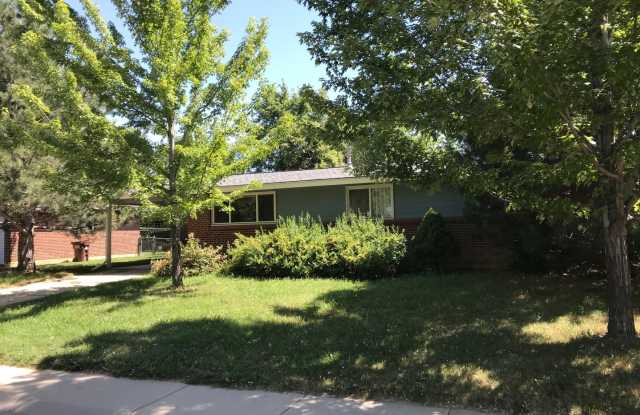 3 Bed 1 Bath Ranch Home in Martin Acres! Large Backyard! - 3360 Dartmouth Avenue, Boulder, CO 80305
