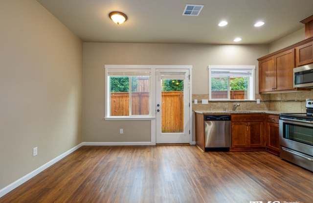 Garage, Backyard, 3 Bedroom - Now Leasing Gallery 4