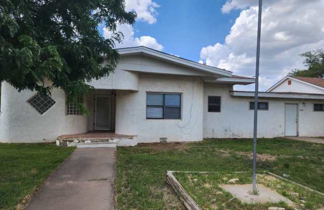 1108 W 14th Ln - 1108 West 14th Lane, Portales, NM 88130