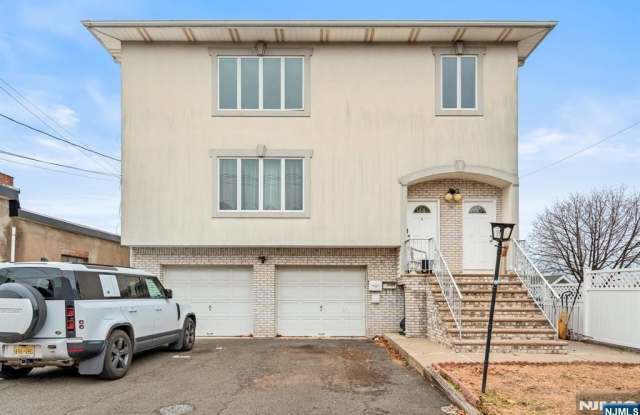 351 Macarthur Avenue 2 photos photos