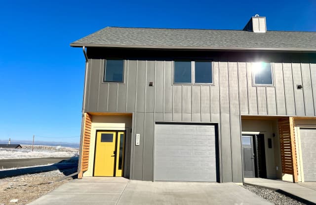 New, Pet Friendly, 2 bed 2 bath Townhouses! Gallery 1