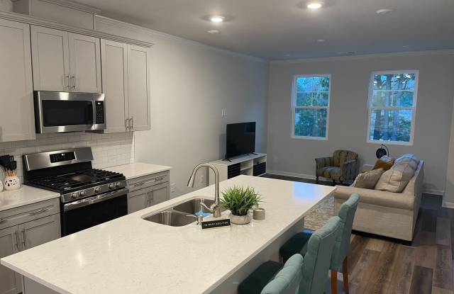 Room for Rent in 3 Bedroom Home Gallery 1