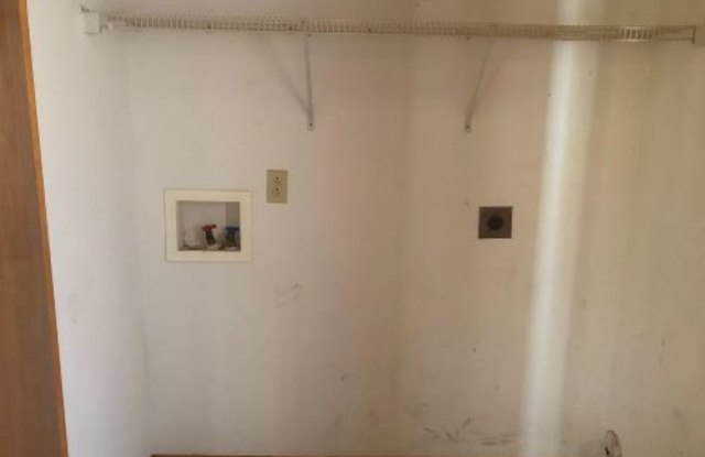 401 E. Colorado Street Gallery 3
