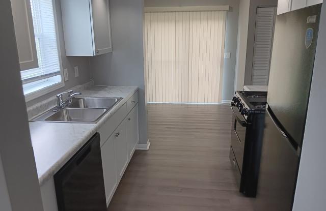 For Rent: 4-bedroom 2-bathroom single family home! AVAILABLE NOW photos photos