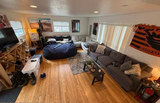 Coolest 6 Bed House in Corvallis photos photos